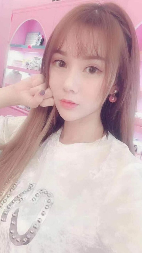 成都伴游烟熏妆の殇的照片,21岁,苗条身材