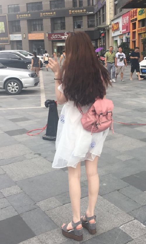 厦门伴游甜筒少女的照片,23岁,标准身材