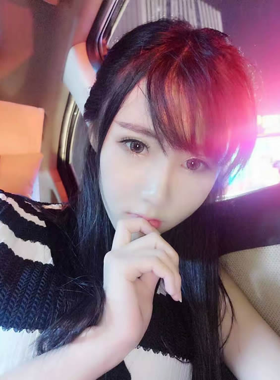 南京伴游你压到我头发了的照片,23岁,苗条身材